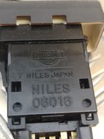 Nissan X-Trail T31 Interrupteur feux de détresse 06016