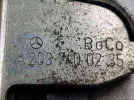 Mercedes-Benz C W203 Takaluukun/tavaratilan lukon vastakappale A2037400235