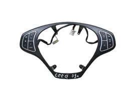 KIA Ceed Boutons / interrupteurs volant 561501H000