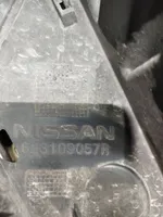 Nissan NV300 Griglia superiore del radiatore paraurti anteriore 623109057R
