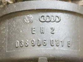 Volkswagen Crafter Tuyau depression pompe à vide 038906081B