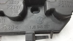 Volkswagen Golf IV Aizmugurējais lukturis virsbūvē 1J6945096R