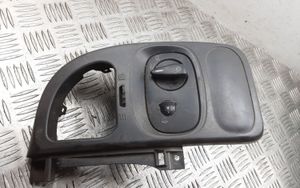 Ford Transit Kojelaudan sivutuuletussuuttimen kehys YC15V044B79