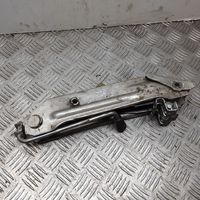 Mazda 2 Lewarek samochodowy 8L0011031A