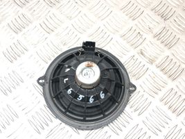 Renault Clio III Enceinte de porte arrière 8200110683