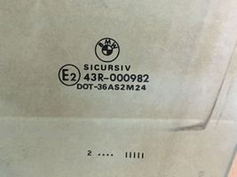 BMW 5 E39 priekšējo durvju stikls (četrdurvju mašīnai) E243R000982