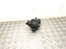 Volkswagen Golf V Boîtier de thermostat / thermostat 03212111