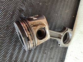 Nissan Qashqai+2 Piston avec bielle KV9