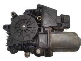 Audi A4 S4 B5 8D Varikliukas priekinio langų pakėlėjo 8D0959801D