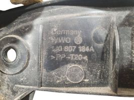 Volkswagen Golf IV Uchwyt / Mocowanie zderzaka przedniego 1J0807184A