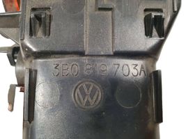 Volkswagen PASSAT B5 Kojelaudan sivutuuletussuuttimen kehys 3B0819703A