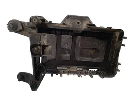 Volkswagen PASSAT B6 Battery tray 1K0915333H