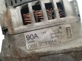 Volkswagen PASSAT B5 Generatore/alternatore 06B903016D