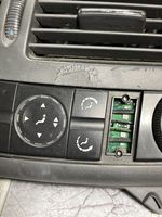 Mercedes-Benz E W211 Oro kondicionieriaus/ klimato/ pečiuko valdymo blokas (salone) 2118300385