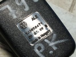 Volkswagen Golf IV Etuistuimen turvavyön solki 1J3858471