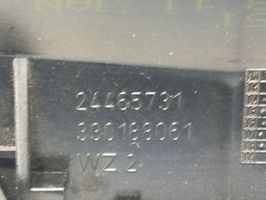 Opel Astra H Dysze / Kratki środkowego nawiewu deski rozdzielczej 24465731