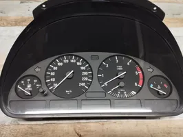BMW 5 E39 Spidometras (prietaisų skydelis) 87001374