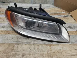 Volvo S80 Lampa przednia 31214348