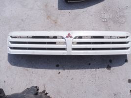 Mitsubishi Space Wagon Maskownica / Grill / Atrapa górna chłodnicy 