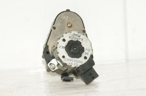 BMW 5 E39 Motor/activador trampilla del aire acondicionado (A/C) 64118372147