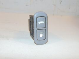 KIA Sorento Przełącznik / Przycisk otwierania klapy bagażnika 935503E000CY