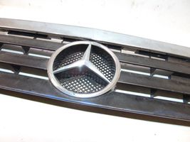 Mercedes-Benz A W168 Etupuskurin ylempi jäähdytinsäleikkö A1688880260
