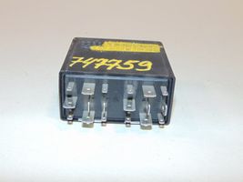 Skoda Fabia Mk1 (6Y) Przekaźnik świateł 4B0919471A
