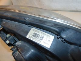 Citroen C5 Lampa przednia 6204X2