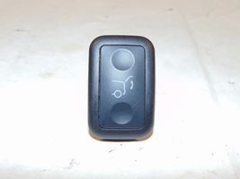 Mercedes-Benz C W204 Przełącznik / Przycisk otwierania klapy bagażnika A2048707151