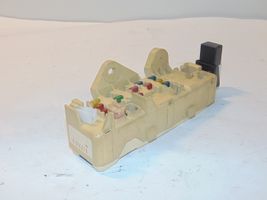 Mazda 323 Module de fusibles BJ1V66730A