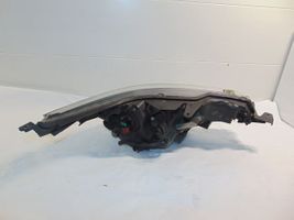 Toyota Avensis T270 Lampa przednia 8117005390