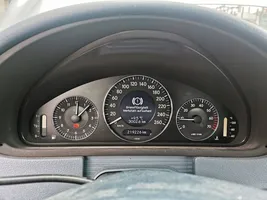 Mercedes-Benz CLK A209 C209 Support poignée extérieur de porte avant coupé 