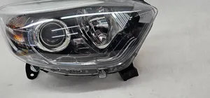 Renault Captur Lampa przednia 260102734R