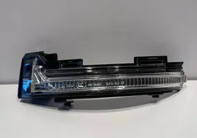 Volkswagen Touareg III Posūkio žibintas veidrodėlyje 760949101