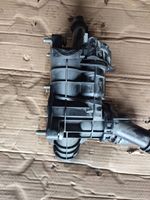 Audi A4 S4 B9 8W Termostaatin kotelo 05L121111P