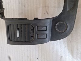 Renault Trafic III (X82) Verkleidung Radio / Navigation 682607479R