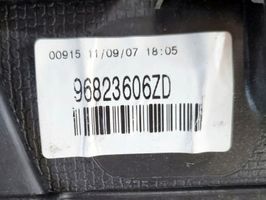 Citroen C4 Grand Picasso Tavaratilan/takakontin alempi sivuverhoilu 96823606ZD