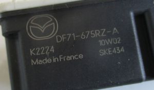 Mazda 6 Oven keskuslukituksen ohjausyksikön moduuli DF71675RZA