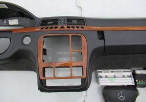 Mercedes-Benz S W220 Turvatyynysarja paneelilla 