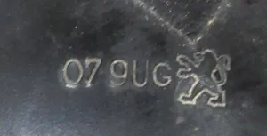 Peugeot 308 Akkulaatikon alusta 079UG8