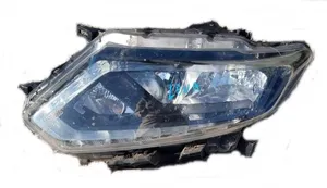 Nissan X-Trail T32 Lampa przednia 