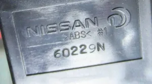 Nissan X-Trail T32 Interruptor de control de altura del faro delantero 60229N