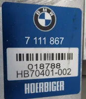 BMW 5 E60 E61 Tavaratilan luukun hydraulinen avausjärjestelmä pumpulla HB70401002