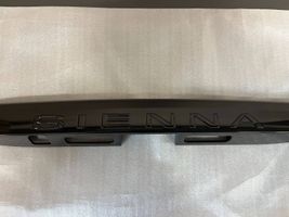 Toyota Sienna XL30 III Poszycie / Tapicerka tylnej klapy bagażnika 7680108903