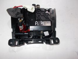 Audi A4 S4 B8 8K Auton tuhkakuppi 8K0857951