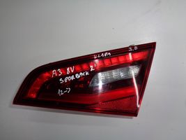 Audi A3 S3 8V Galinis žibintas dangtyje 8V4945094A