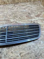 Mercedes-Benz E W211 Maskownica / Grill / Atrapa górna chłodnicy A2118800283