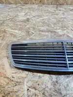 Mercedes-Benz E W211 Maskownica / Grill / Atrapa górna chłodnicy A2118800283