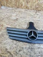 Mercedes-Benz C W203 Grotelės priekinės A2038800383