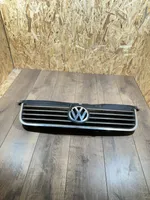 Volkswagen PASSAT B5.5 Grille calandre supérieure de pare-chocs avant 3B0853651J